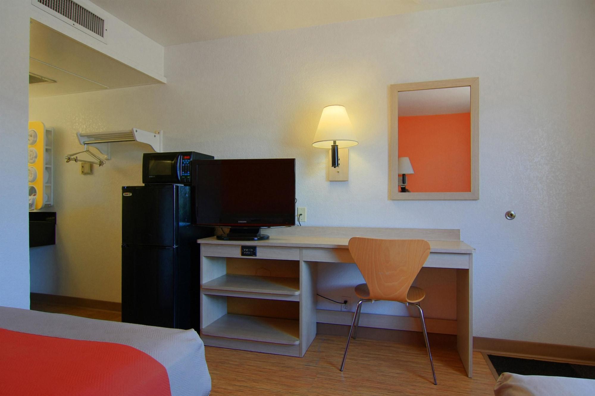 Hotel 6-rapid City, Sd 2*